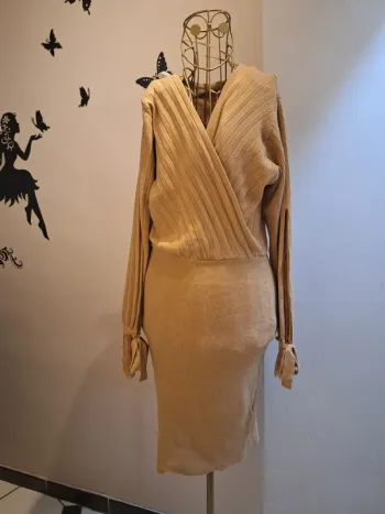 Robe pull beige & dentelle