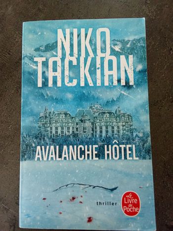 Niko Takian Avalanche hôtel 