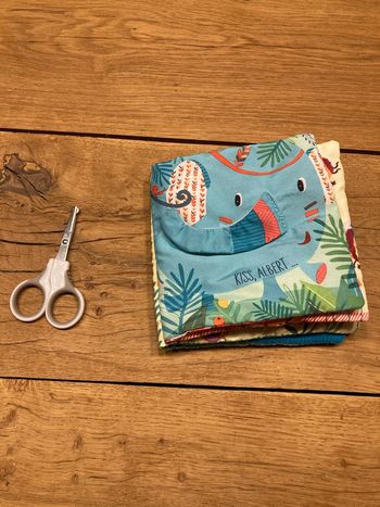 Livre pour bébé + ciseau coupe-ongles