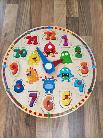 Apprendre l'heure en s'amusant - horloge bois petits monstres