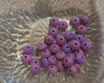 Perles plates violettes