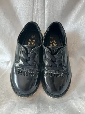 Derbies noires verni pointure 25