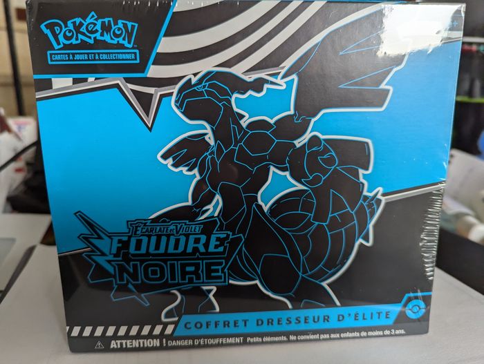 Pokémon : ETB Foudre Noire ou flamme blanche scellé