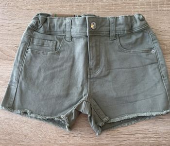 Short fille kaki taille 5 ans taille reglable neuf Kiabi 