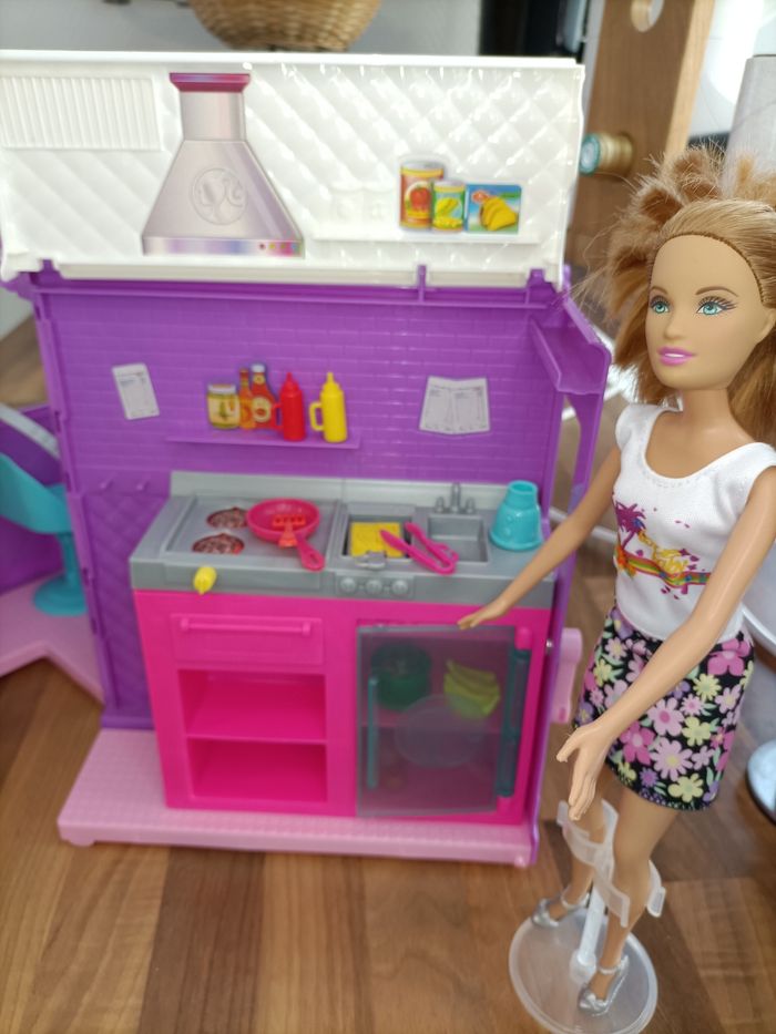 Camion foodtruck avec 1 barbie et alimentation - photo numéro 5