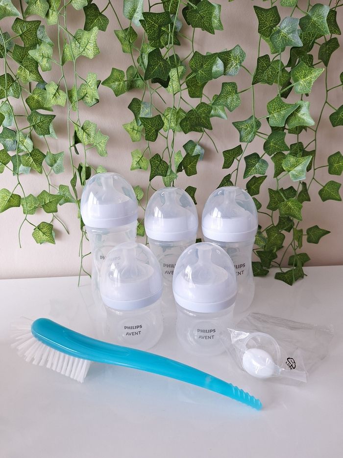 Lot de biberons Philips Avent + goupillon + tétine