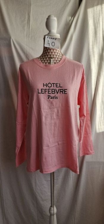 Tee-shirt, rose, en coton, neuf a juste été lavé,longueur 65cm, largeur d'épaule 52cm