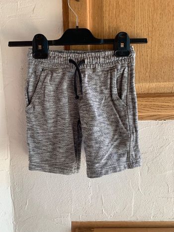 Short gris C&A 6 ans