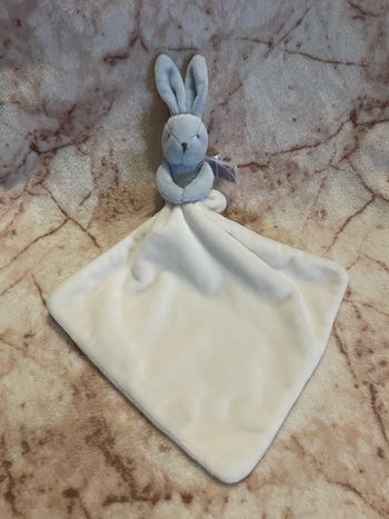 Doudou lapin bleu mouchoir blanc Jacadi