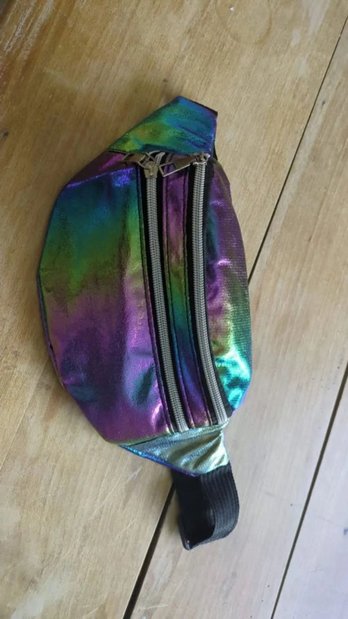 Magnifique banane iridescente multicolore – Accessoire stylé et pratique - photo numéro 3