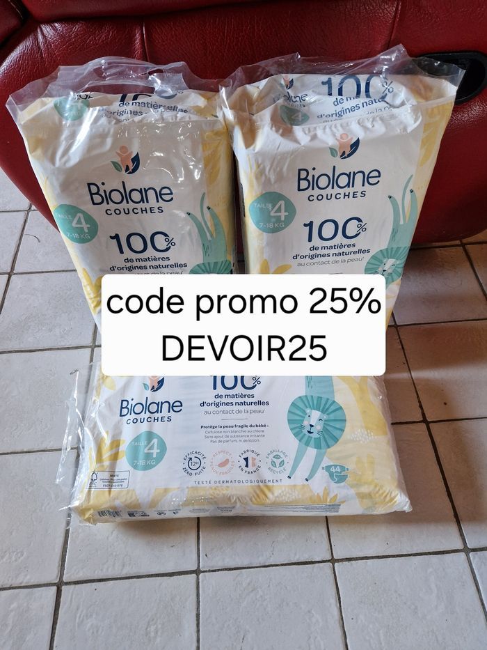 132 couches Biolane taille 4