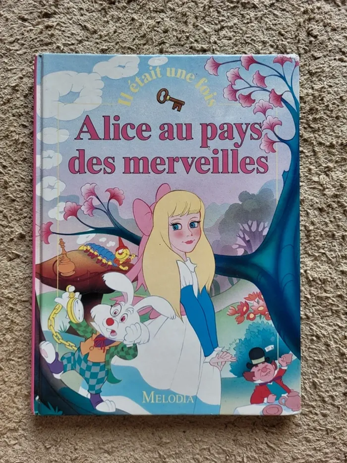 Livre enfant "Alice au pays des merveilles"