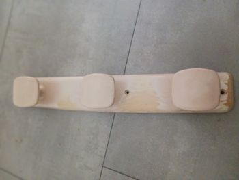 porte manteau beige en plastique  3 têtes 43 cm