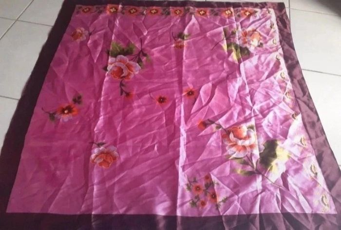 Foulard carré fleuris
