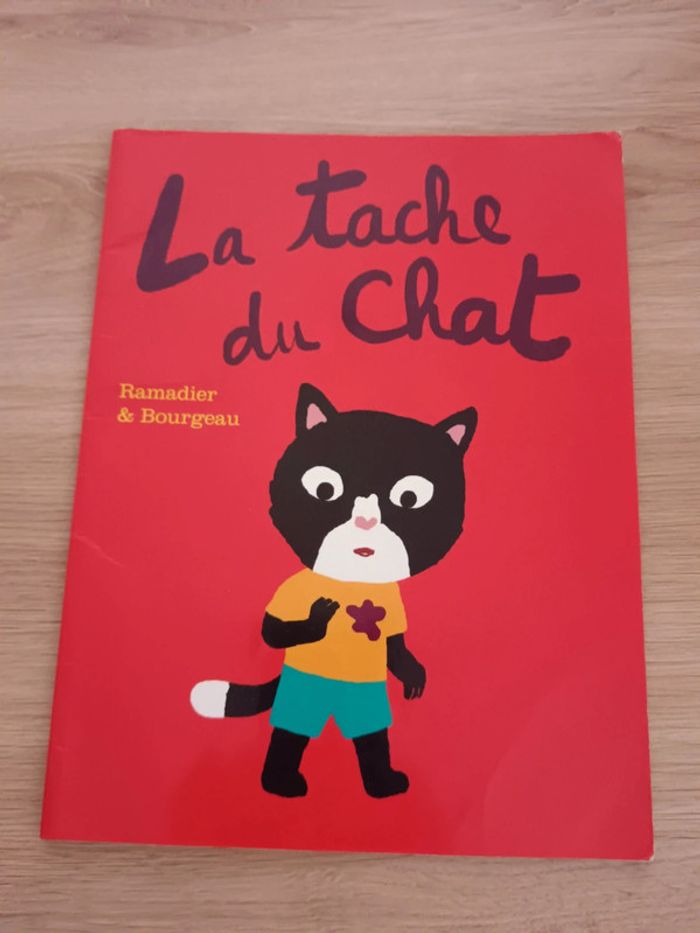 Livre la tâche du chat.