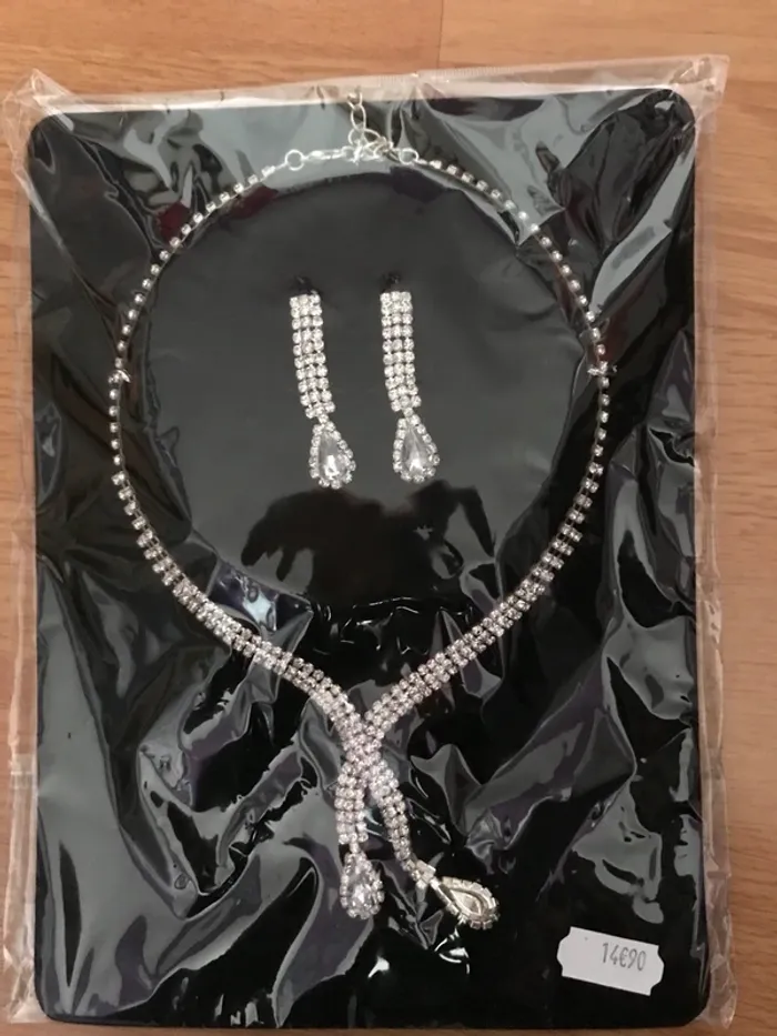 Parure collier + boucles d’oreilles