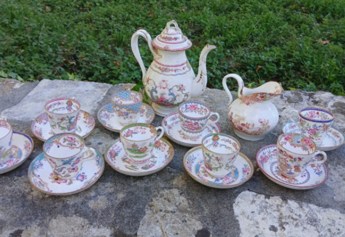 9 tasses et soucoupes
