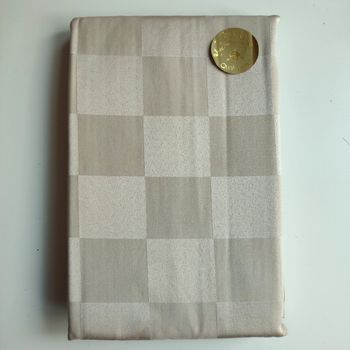 Grande nappe damassée couleur beige de 140 x 240 cm