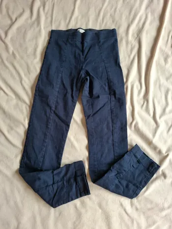 jeans femme en stretch bleu foncé, marque H&M, taille 34, en très bon état