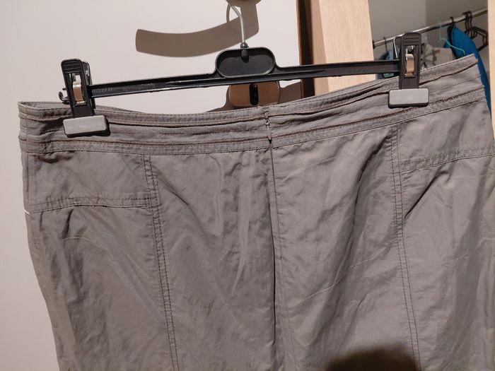 Jupe droite grise avec mini fente au derrière - photo numéro 6