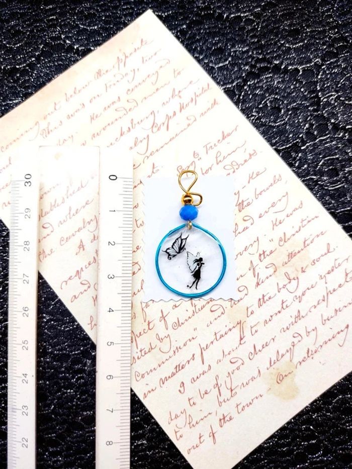 magnifique pendentif en résine avec stickers fée et papillon - photo numéro 2