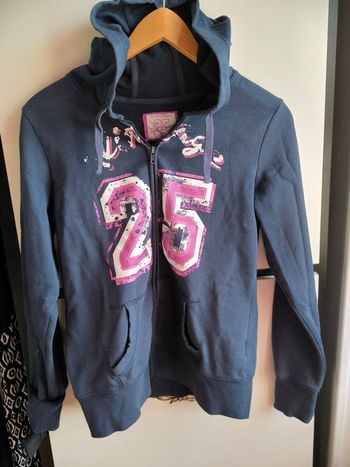 Veste zippée a capuche