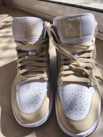 Baskets Air Jordan montantes neuves femme