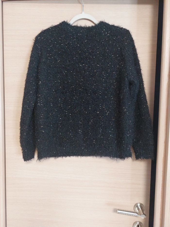 Pull noir poil long  et fil doré - photo numéro 5