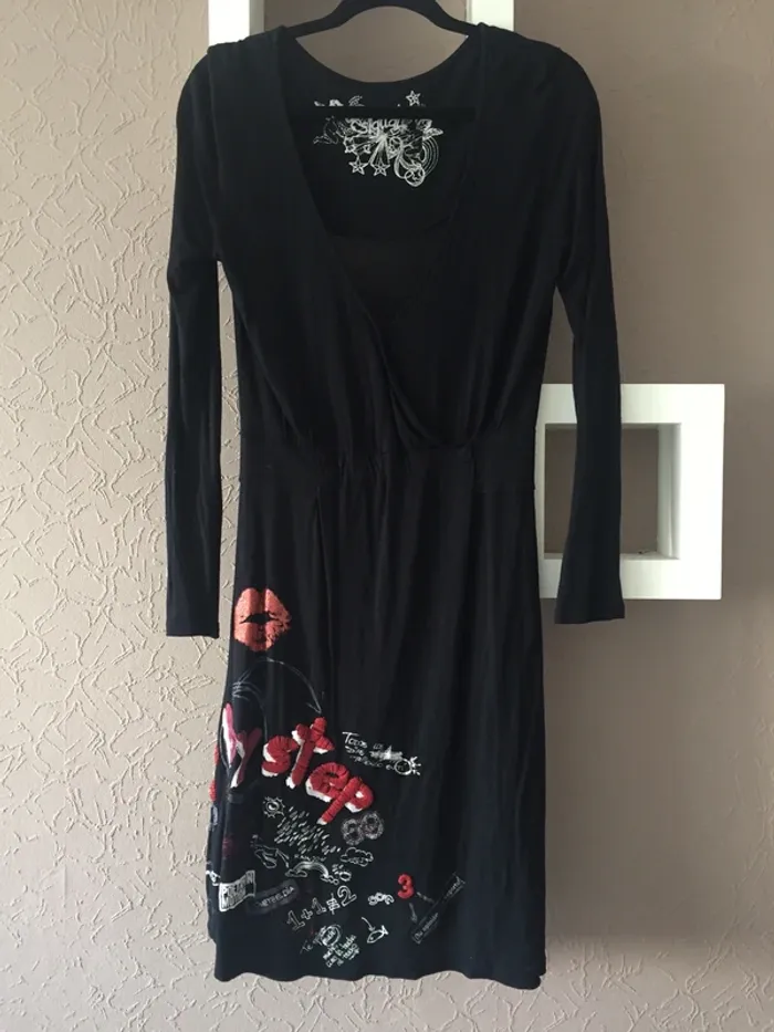 Robe desigual avec broderie