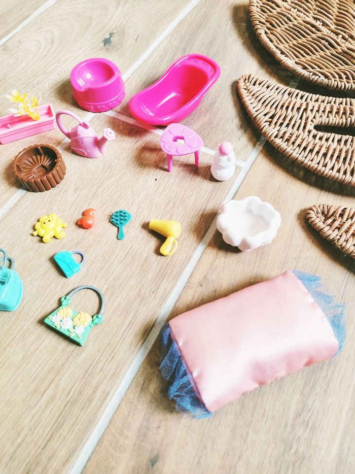 đLot de divers accessoires pour poupĂ©es Barbie et autres marque Mattel - photo numĂ©ro 3