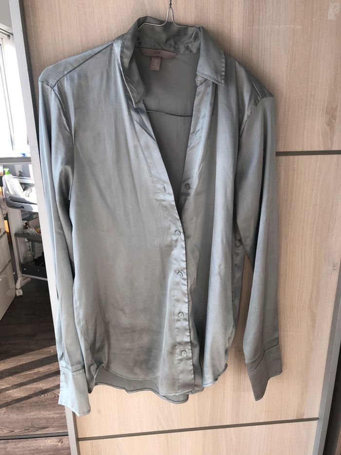 Chemise H&M Satinée Vert d’Eau – Élégance & Fraîcheur