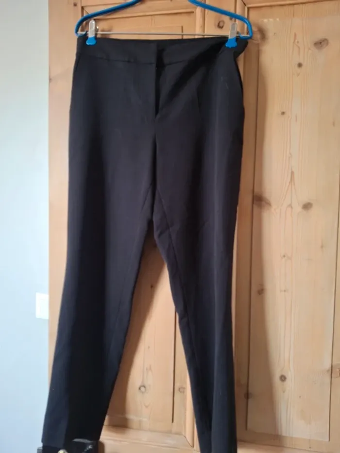Pantalon noir basique de chez Cache Cache