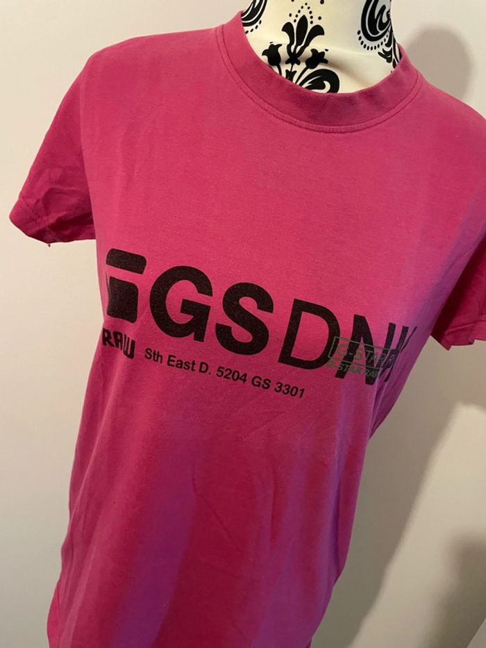 T-shirt manche courte rose fushia motif écriture noir G-Star taille S - photo numéro 2