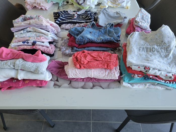 Vêtements en lot fille 6 mois - photo numéro 1