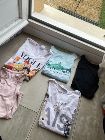 Lot de trois, T-shirts plus deux offerts