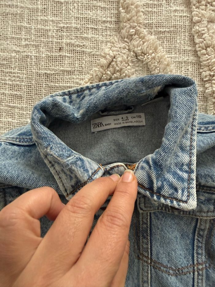Veste en jean bleu clair Zara 4/5 ans - photo numéro 2