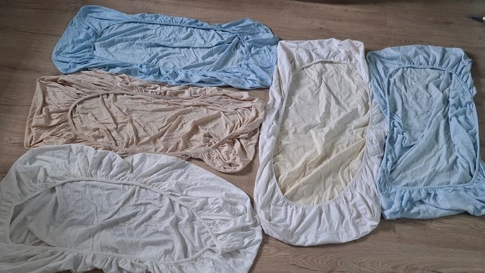1 alèse et 4 draps-housse 60x120cm TBE