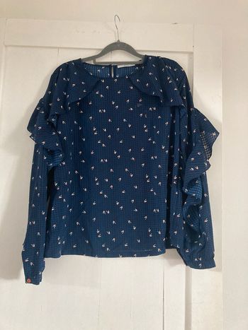 Blouse EDC à volant corps et manches avec petits motifs EFV