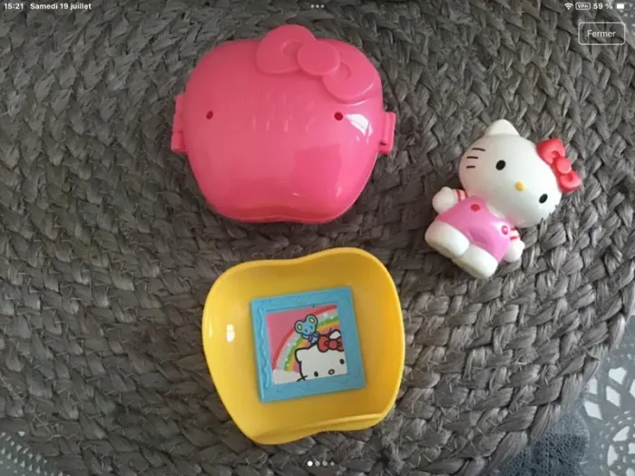 Hello kitty boite pomme et figurine