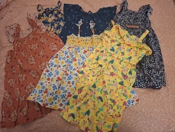 Lot 5robes et 1 combi 5ans