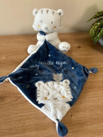 Doudou my Little Tiger mouchoir bleu blanc Simba toys