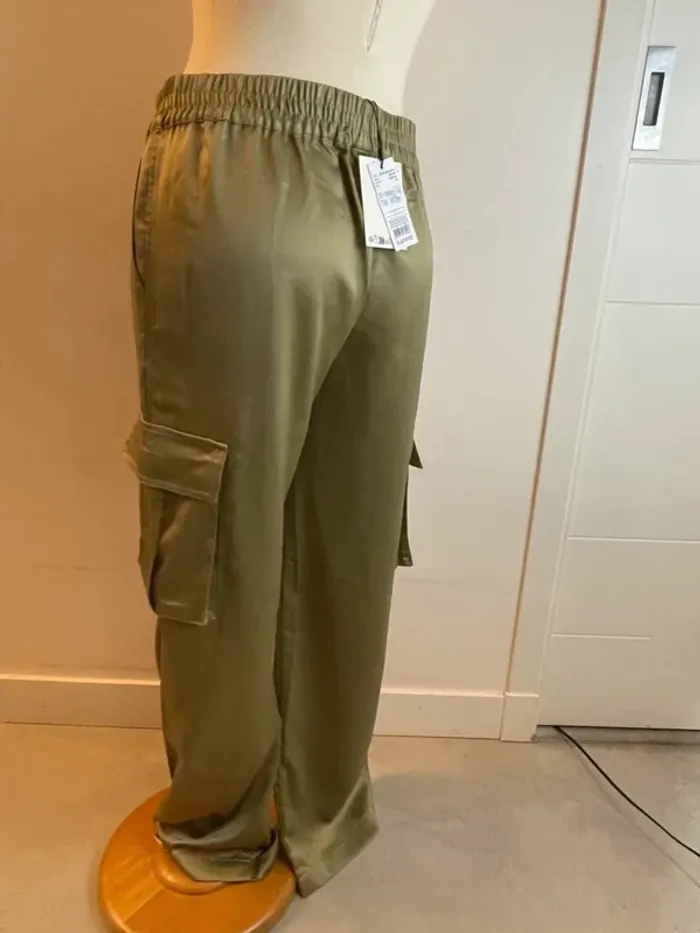 Superbe pantalon droit kaki fêtes - photo numéro 3