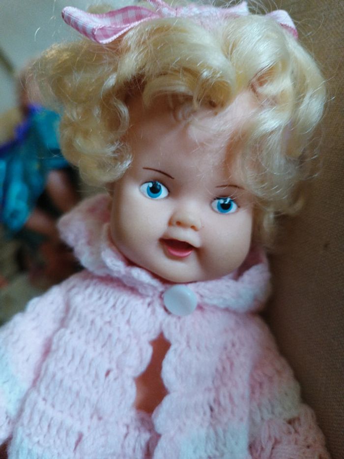 Poupée doll ari ancienne blonde blond hair cheveux bouclé yeux bleu blue tricot vichy rose pink - photo numéro 15