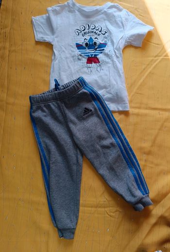 Jogging et tee-shirt Adidas 2 ans