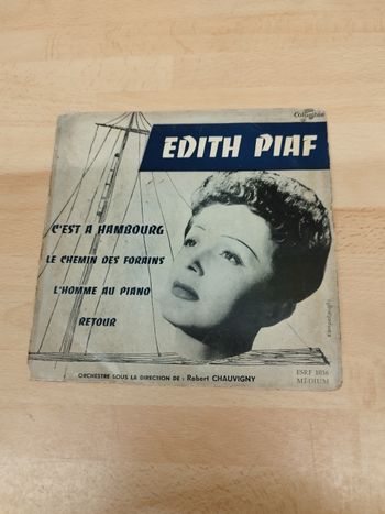 Édith Piaf super 45 tours
C'EST A HAMBOURG

LE CHEMIN DES FORAINS

L'HOMME AU PIANO

RETOUR