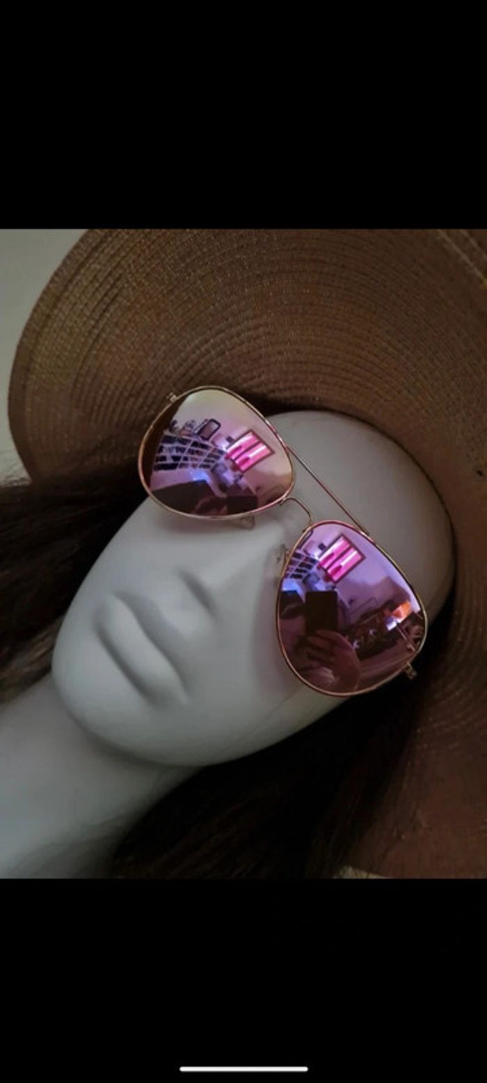 Lunette soleil doré filtre rose