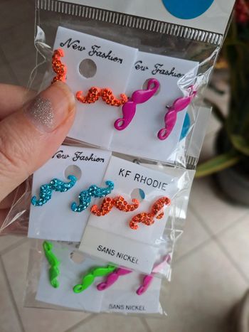 Boucles d oreilles moustaches