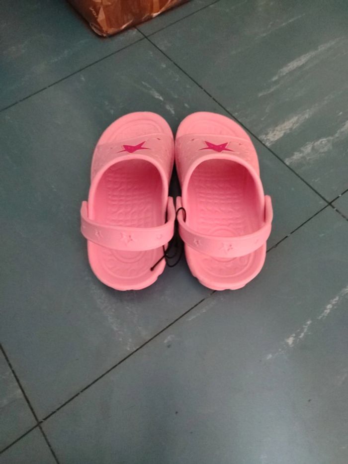 Sandales fillette plastique taille 16/27 neuves - photo numéro 2