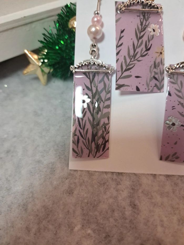 Boucles d'oreilles pendante rectangulaire avec pendentif rose et blanc - photo numéro 6