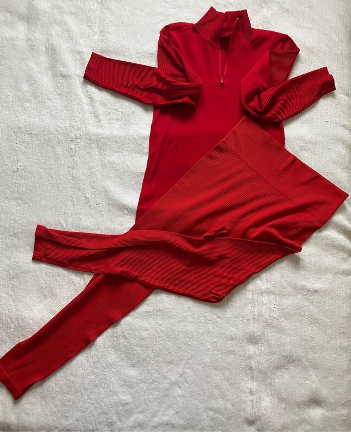 Bel ensemble en velours rouge côtelé-The Jogg concept-Taille S